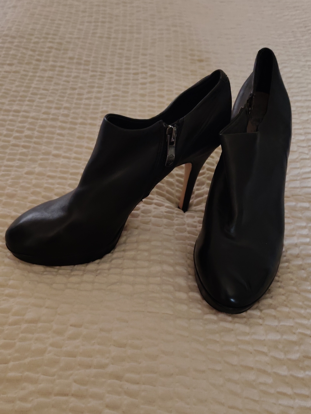 Vince Camuto Women's Black Elvin Bootie Ankle Stiletto Boots Size 7